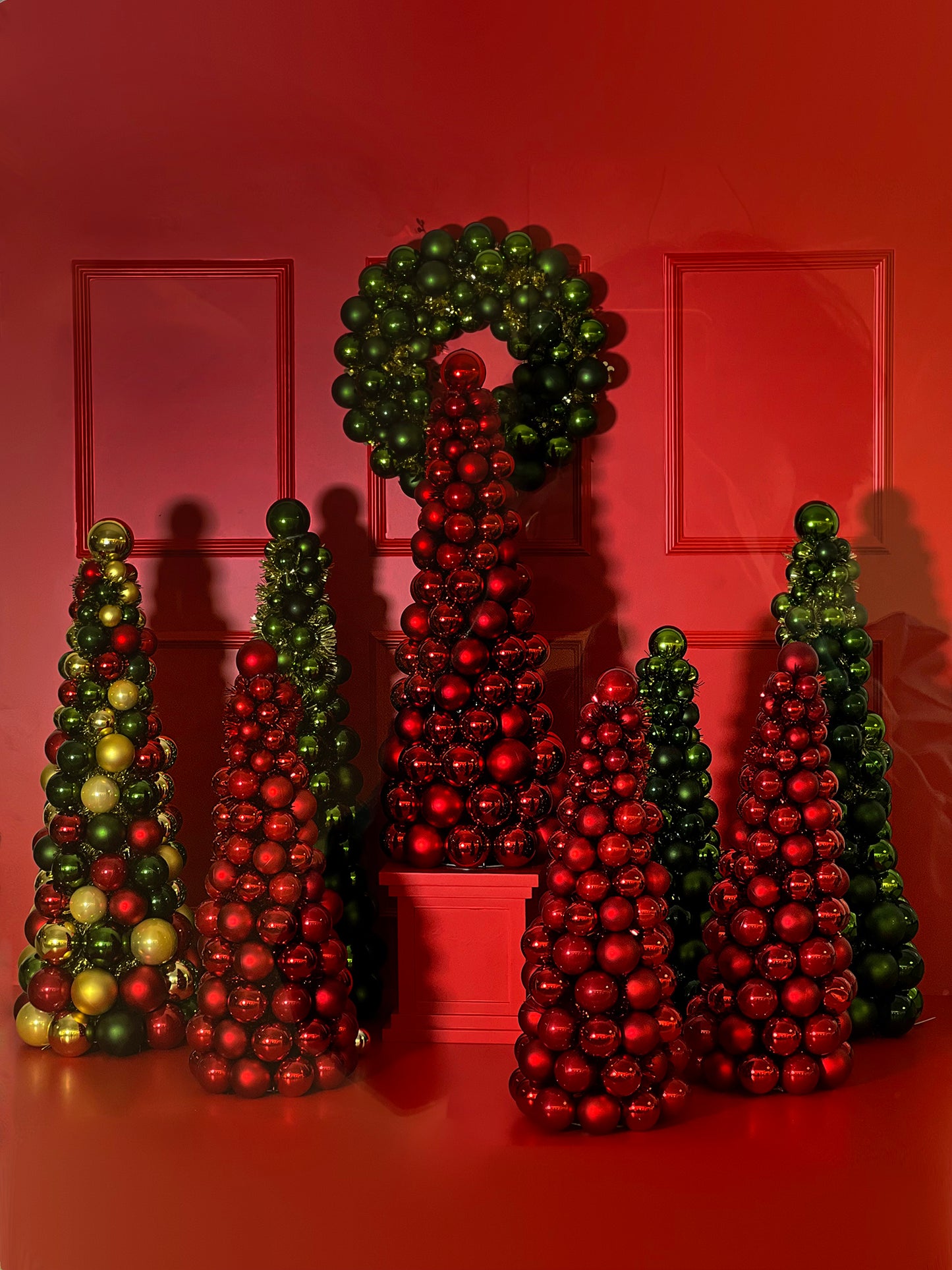 ÁRVORE DE NATAL DECORATIVA DE ESFERAS VERDES TAMANHO M