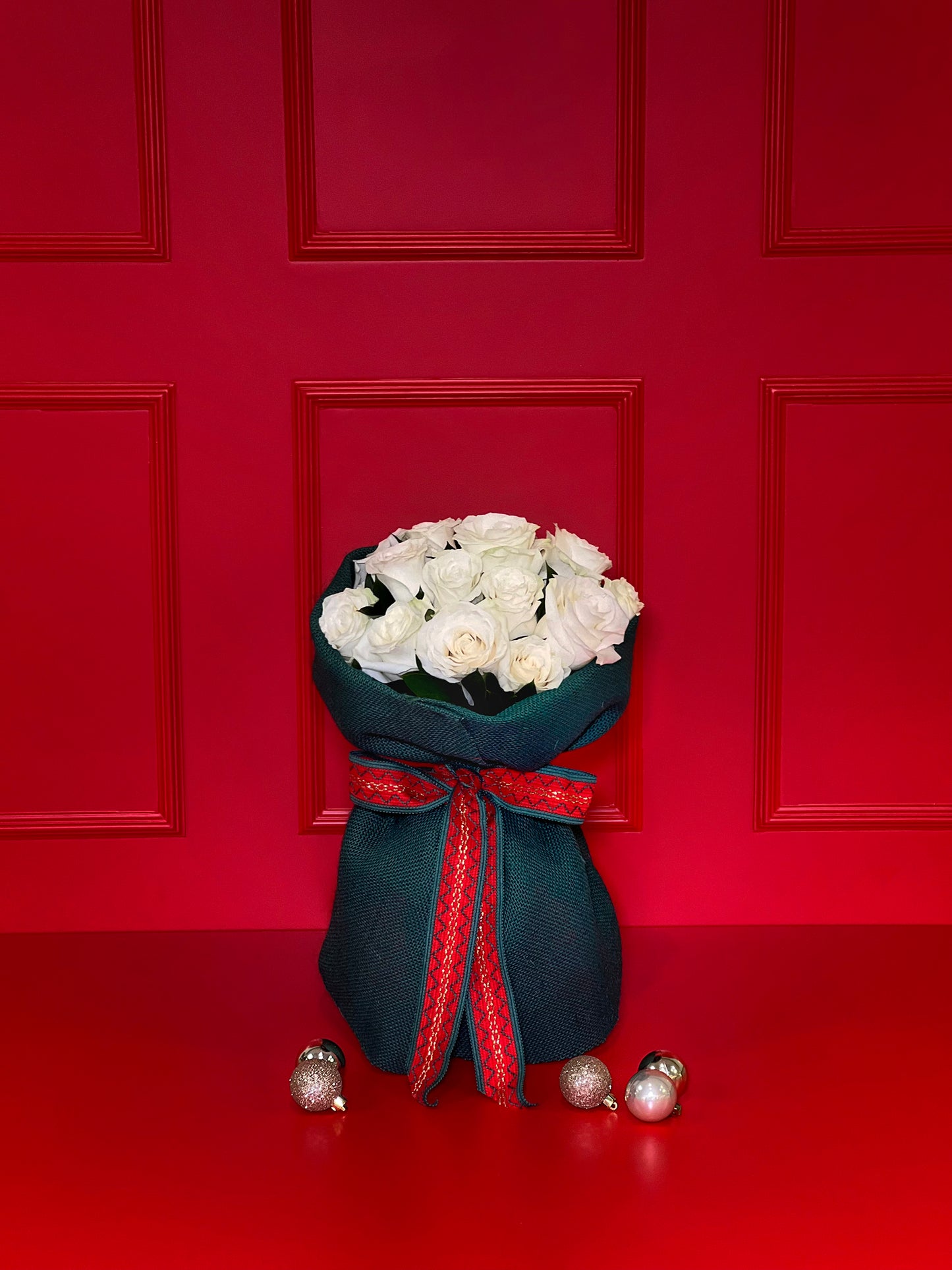 BOUQUET CLÁSSICO COM JUTA DE LINHO CRU VERDE