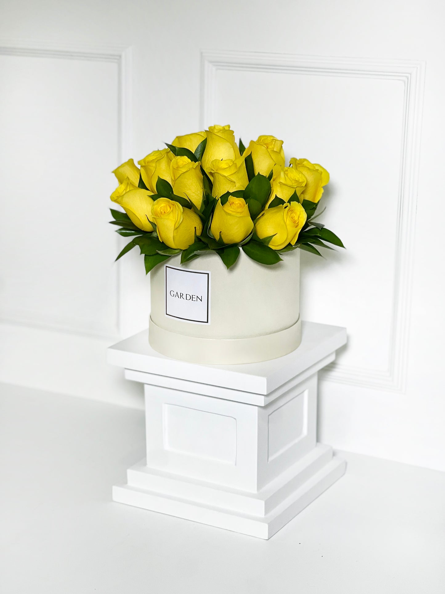 BOX CLÁSSICA COM ROSAS AMARELAS