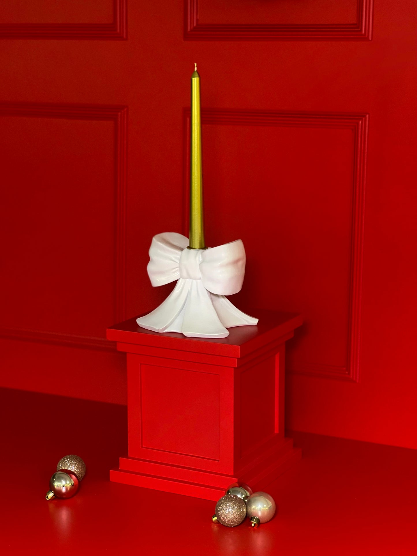 CANDELABRO EM FORMATO DE LAÇO WHITE