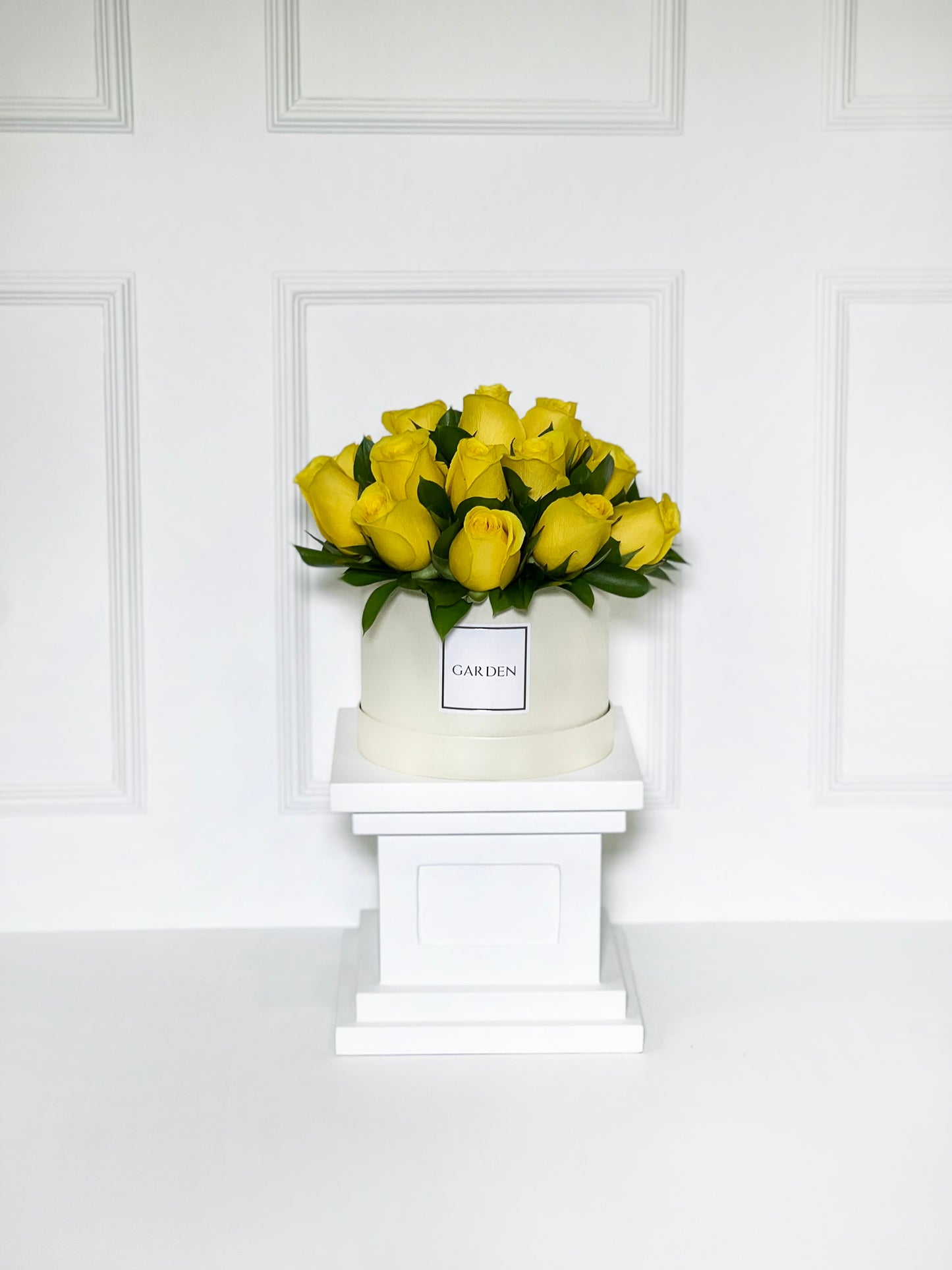 BOX CLÁSSICA COM ROSAS AMARELAS