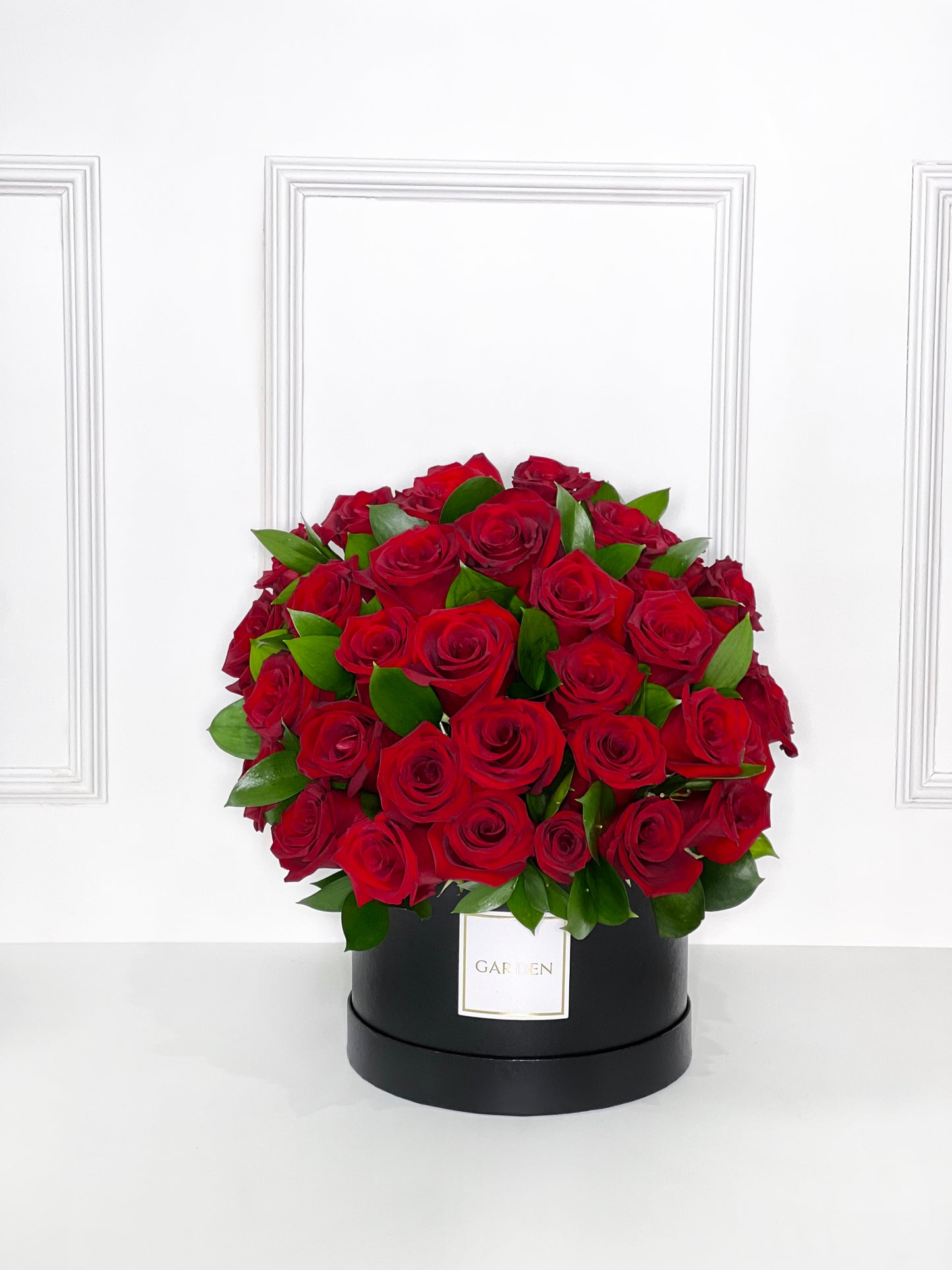 BOX BLACK CLASSIC COM 73 ROSAS VERMELHAS