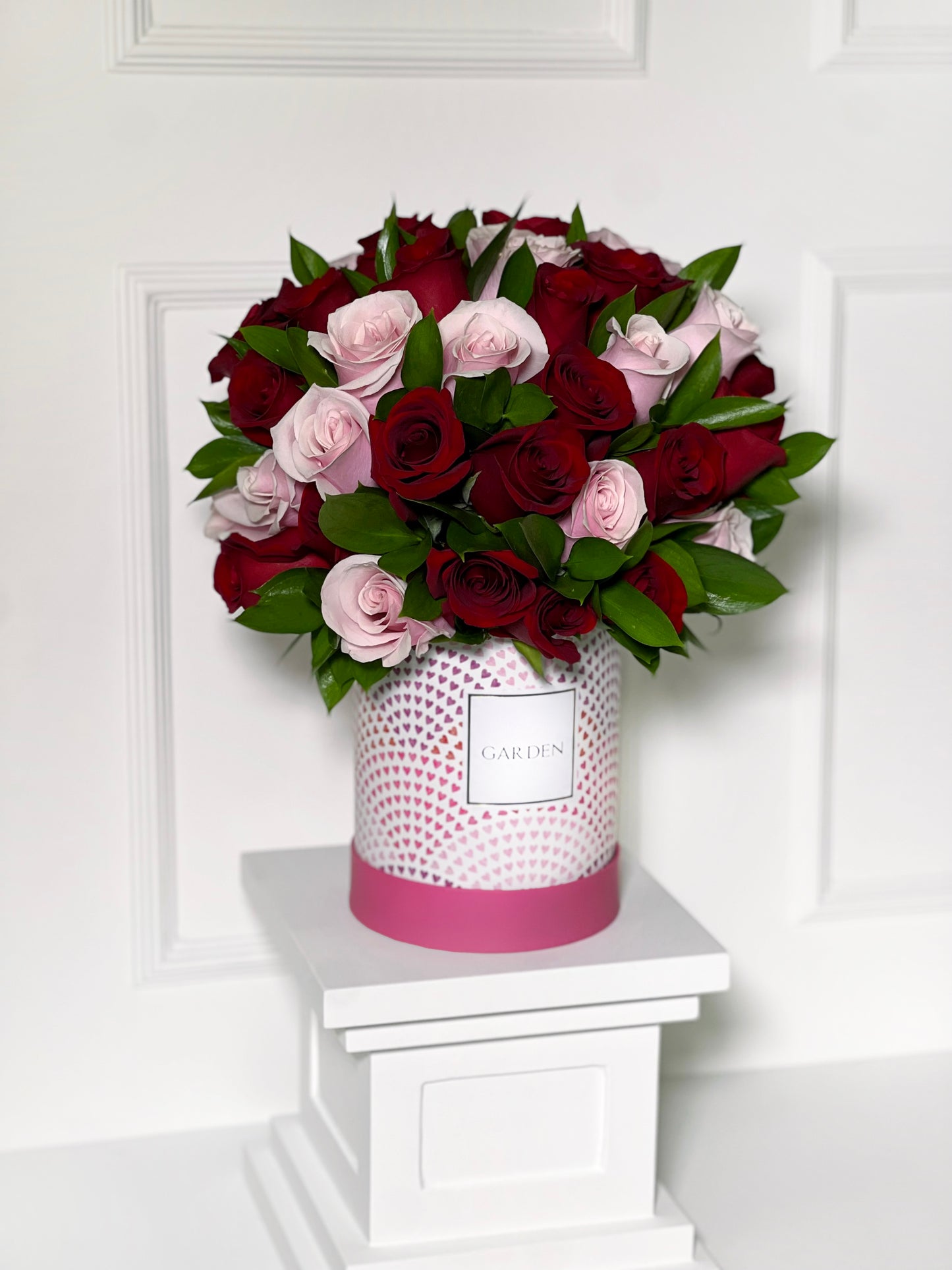 BOX CLASSIC HEART COM ROSAS VERMELHAS E COR DE ROSA