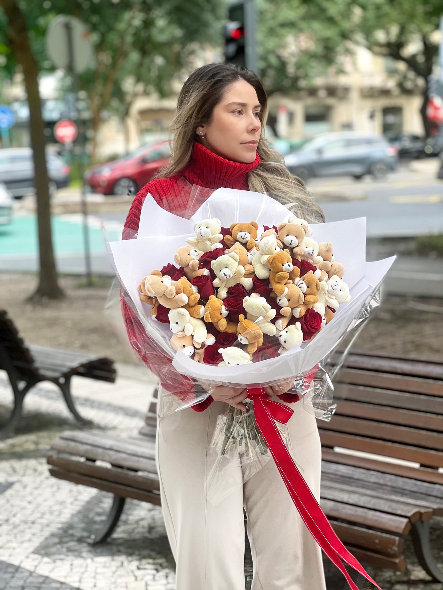 BOUQUET CARE BEAR COM ROSAS VERMELHAS