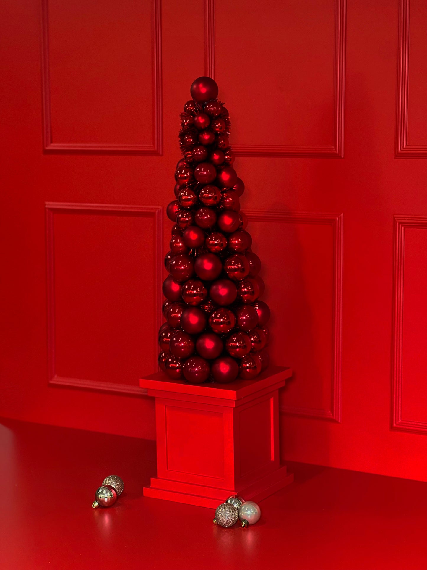 ÁRVORE DE NATAL DECORATIVA DE ESFERAS VERDES TAMANHO M