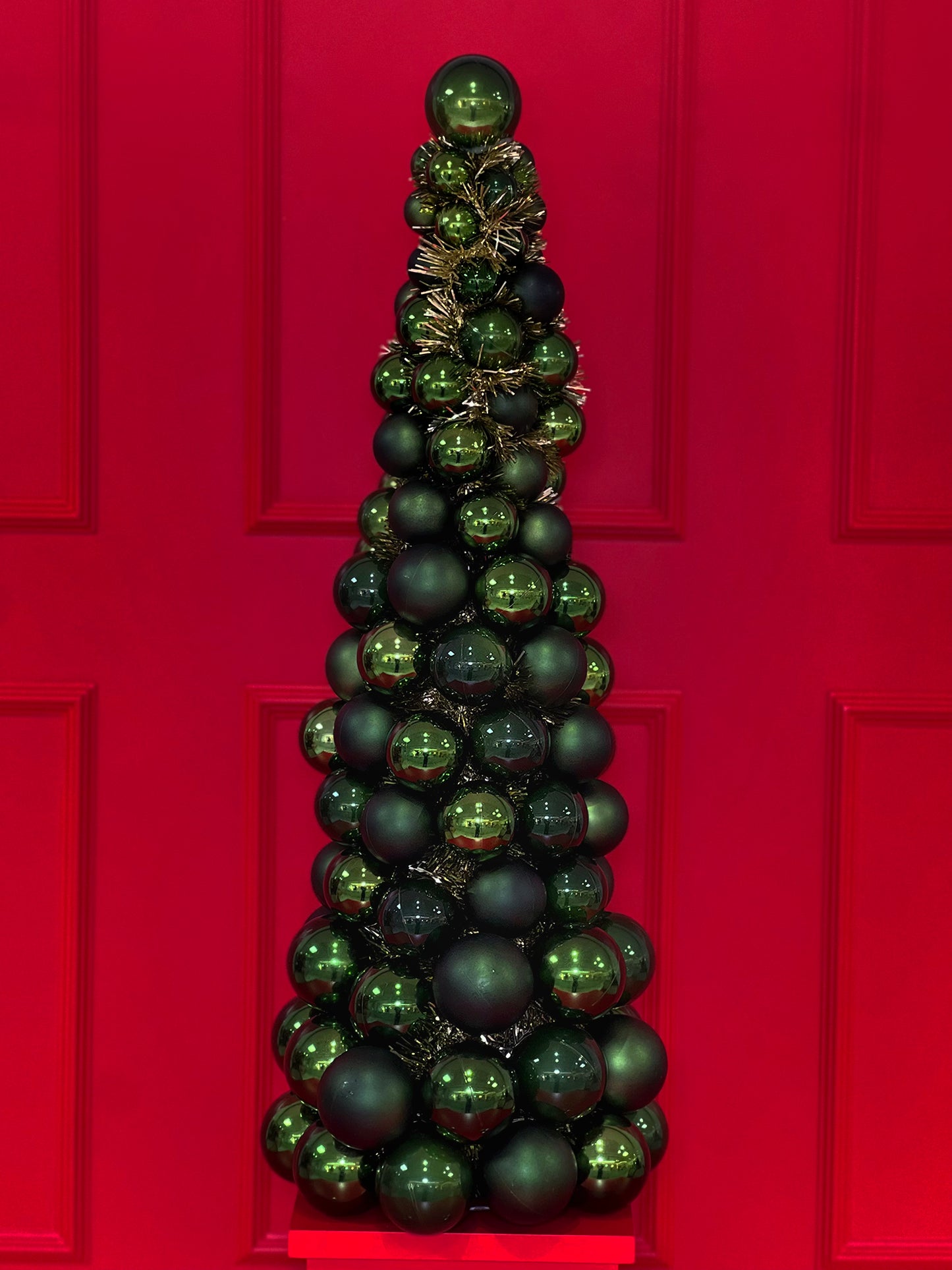 ÁRVORE DE NATAL DECORATIVA DE ESFERAS VERDES TAMANHO L