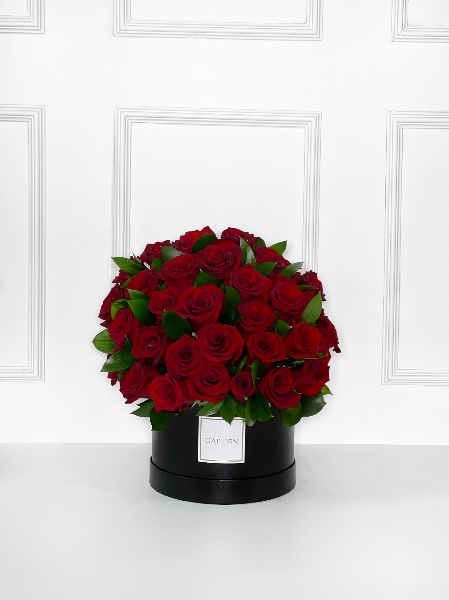 BOX BLACK CLASSIC COM 73 ROSAS VERMELHAS