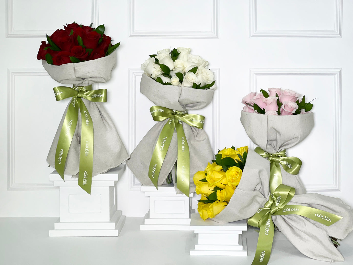 BOUQUET CLÁSSICO DE ROSAS AMARELAS COM TECIDO DE LINHO