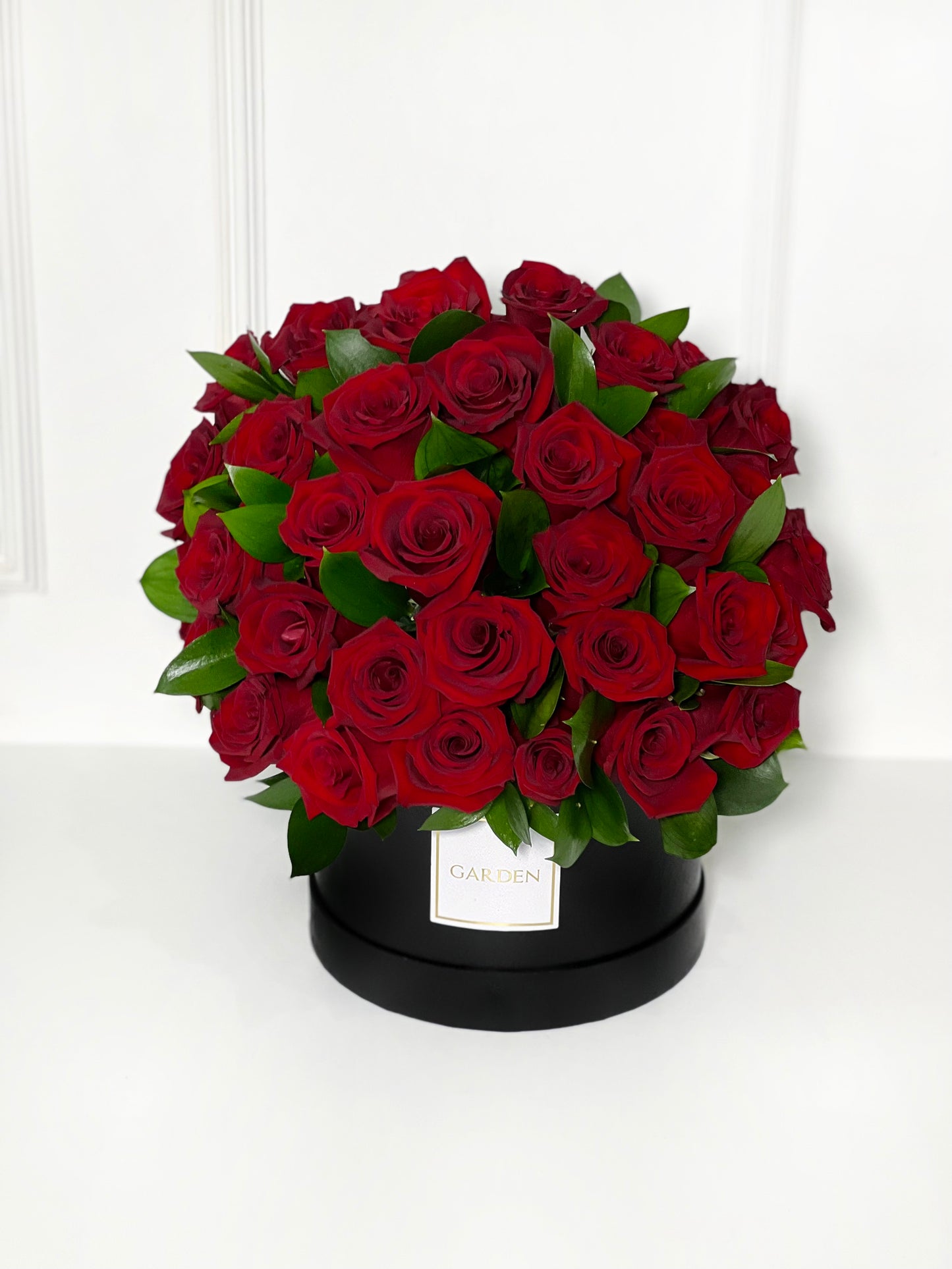 BOX BLACK CLASSIC COM 73 ROSAS VERMELHAS