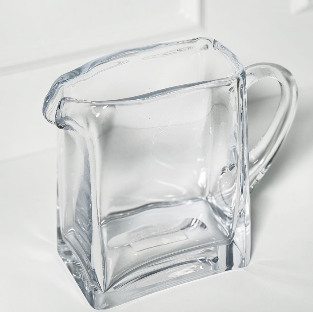 VASO QUADRADO EM FORMATO DE JARRA