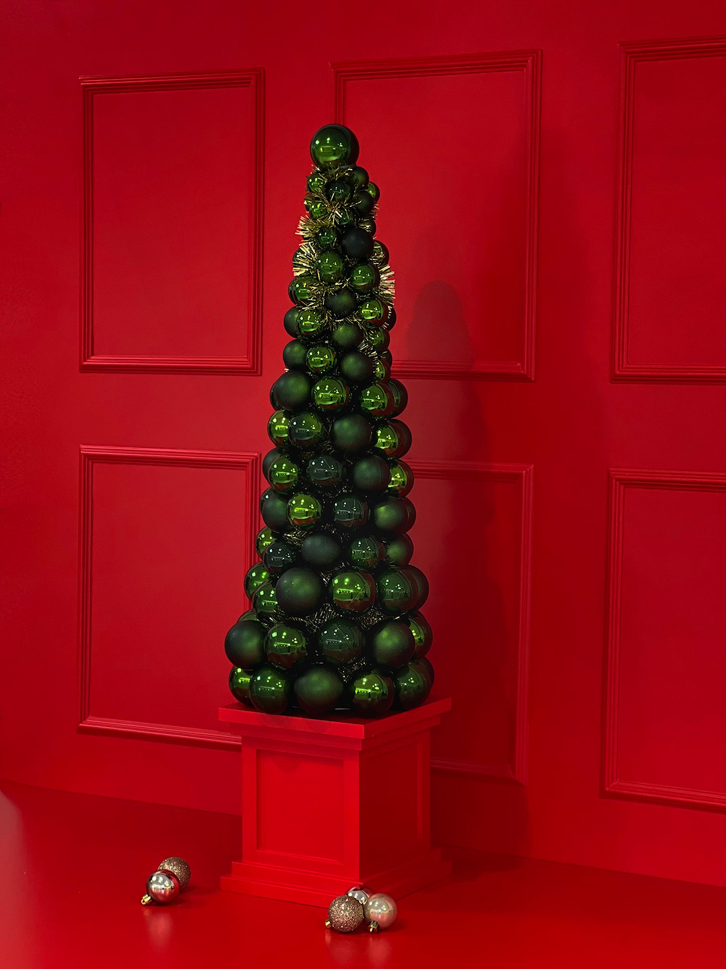 ÁRVORE DE NATAL DECORATIVA DE ESFERAS VERDES TAMANHO L