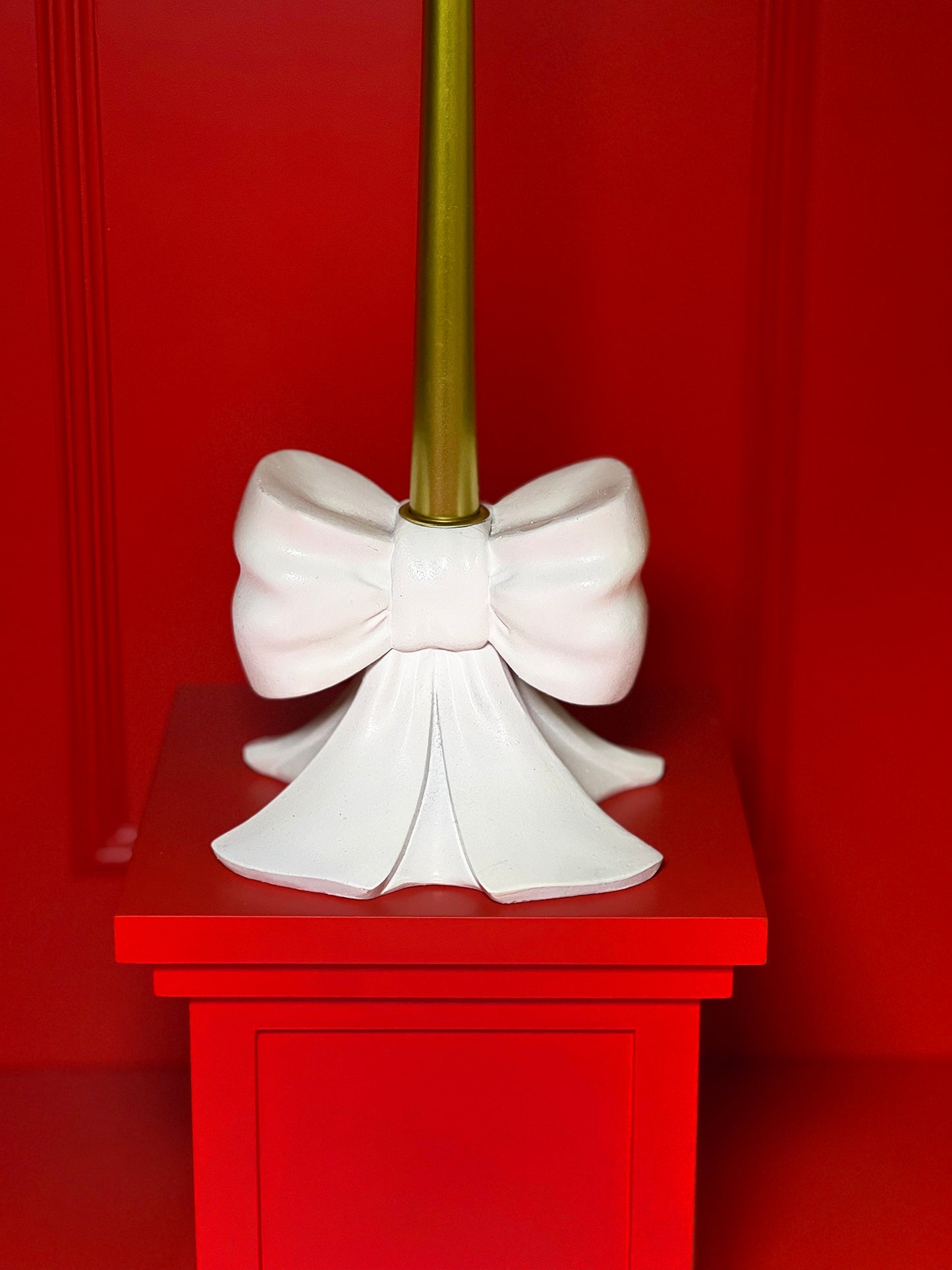 CANDELABRO EM FORMATO DE LAÇO WHITE