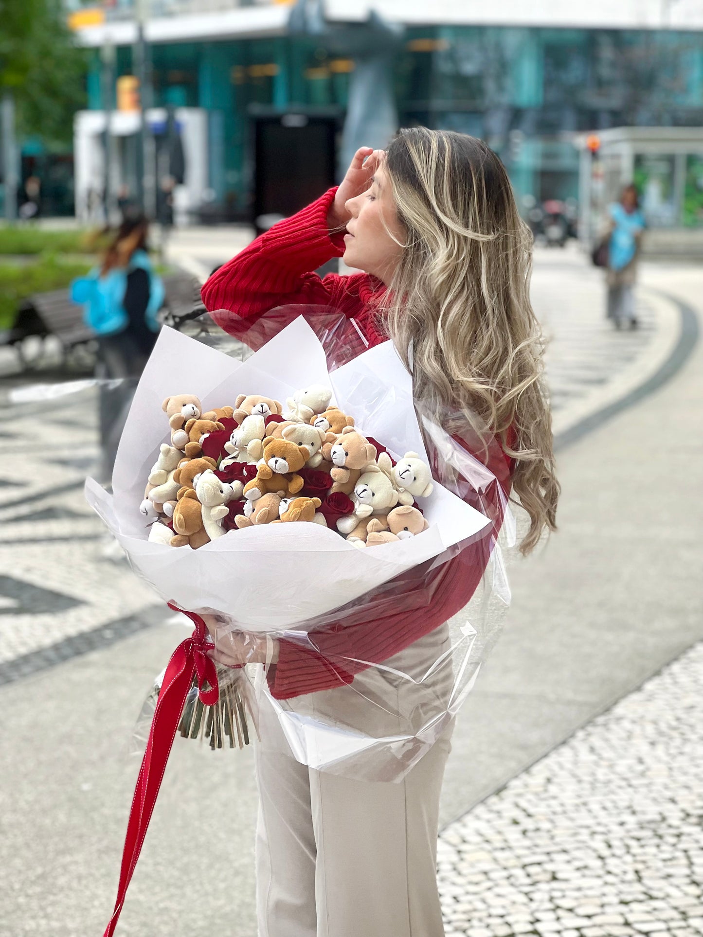 BOUQUET CARE BEAR COM ROSAS VERMELHAS