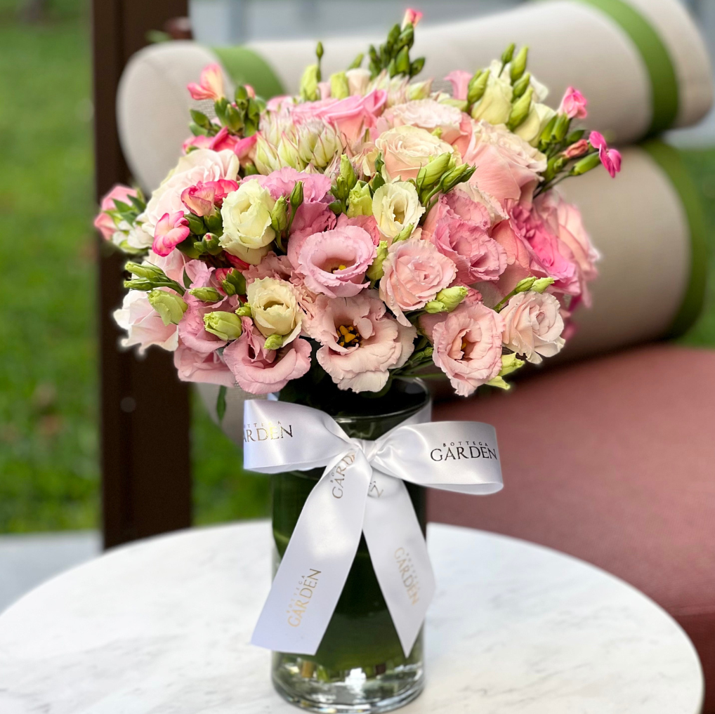 Bouquet Olivia com Vaso de Cristal