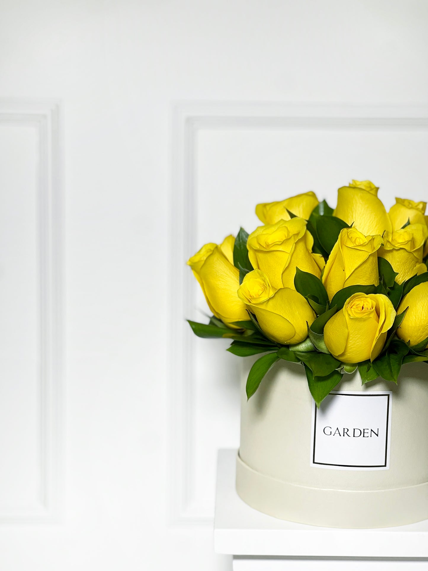 BOX CLÁSSICA COM ROSAS AMARELAS