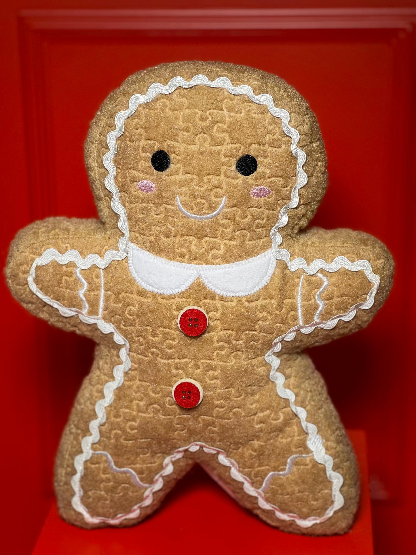 ALMOFADA DE PELÚCIA EM FORMATO DE COOKIE DE GENGIBRE