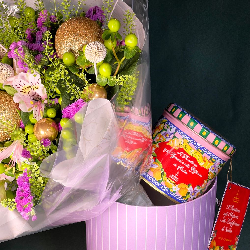 Box com Bouquet Happy Merry Christmas mini com Panetone Dolce & Gabbana