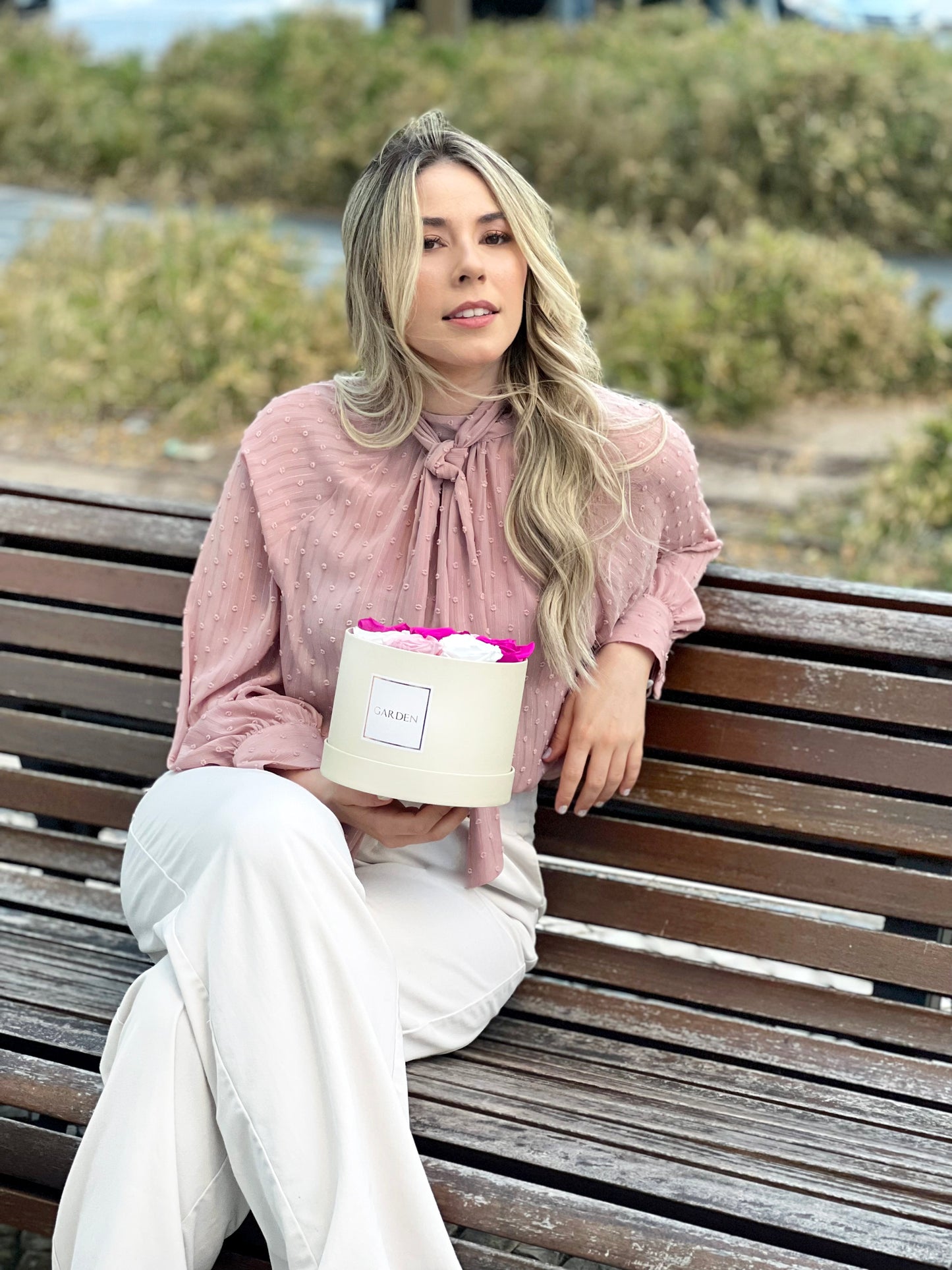 BOX COM ROSAS PRESERVADAS