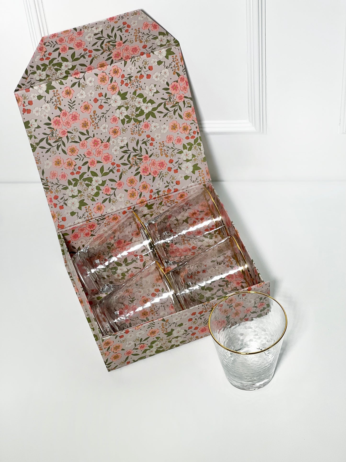 CONJUNTO BOX COM 4 COPOS DE CRISTAL