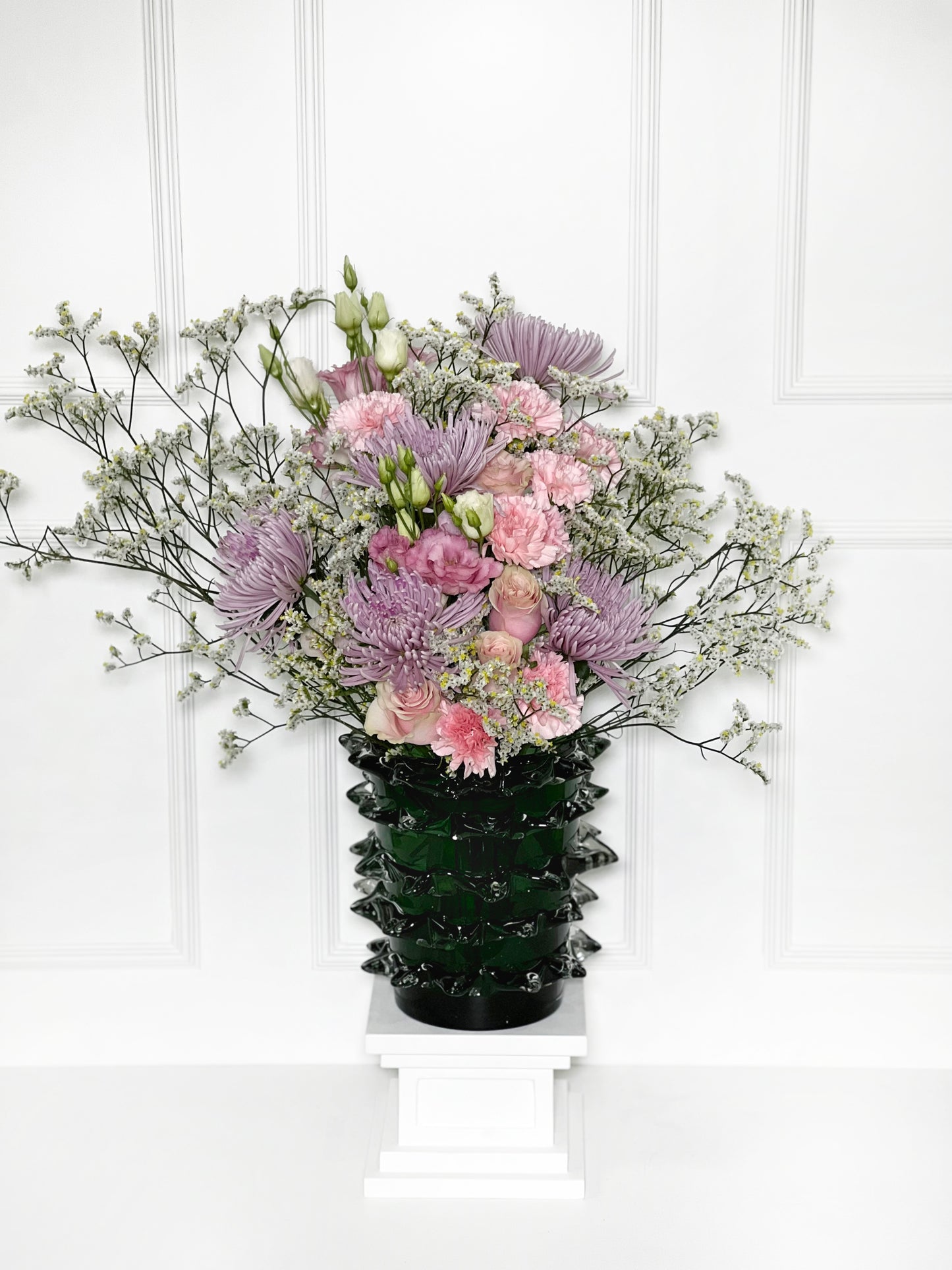 VASO DE MURANO SPARKLER DARK GREEN TAMANHO M COM ARRANJO CAMPESTRE PINK