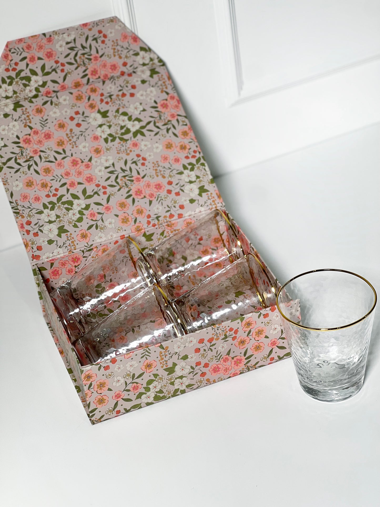 CONJUNTO BOX COM 4 COPOS DE CRISTAL