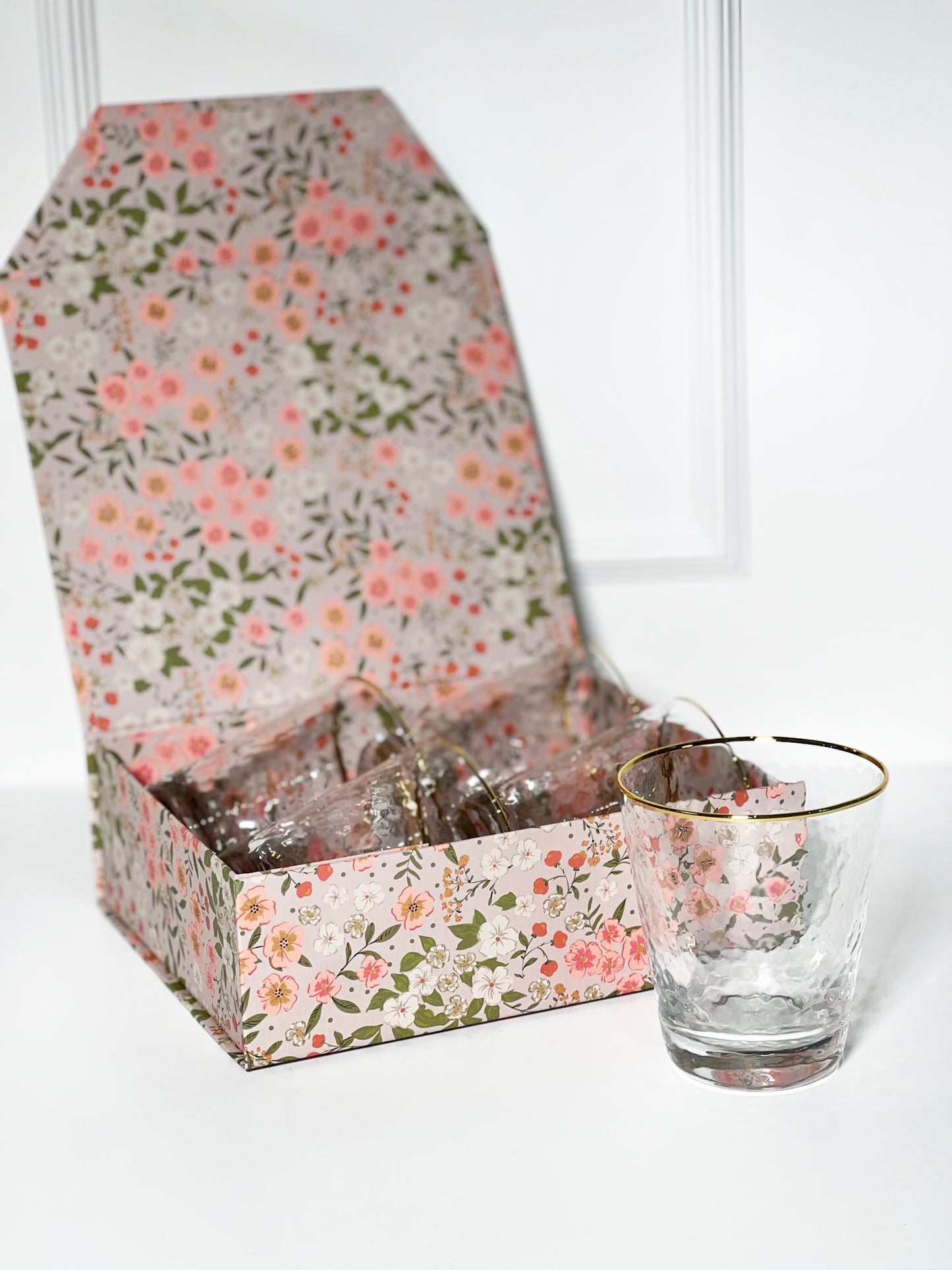 CONJUNTO BOX COM 4 COPOS DE CRISTAL