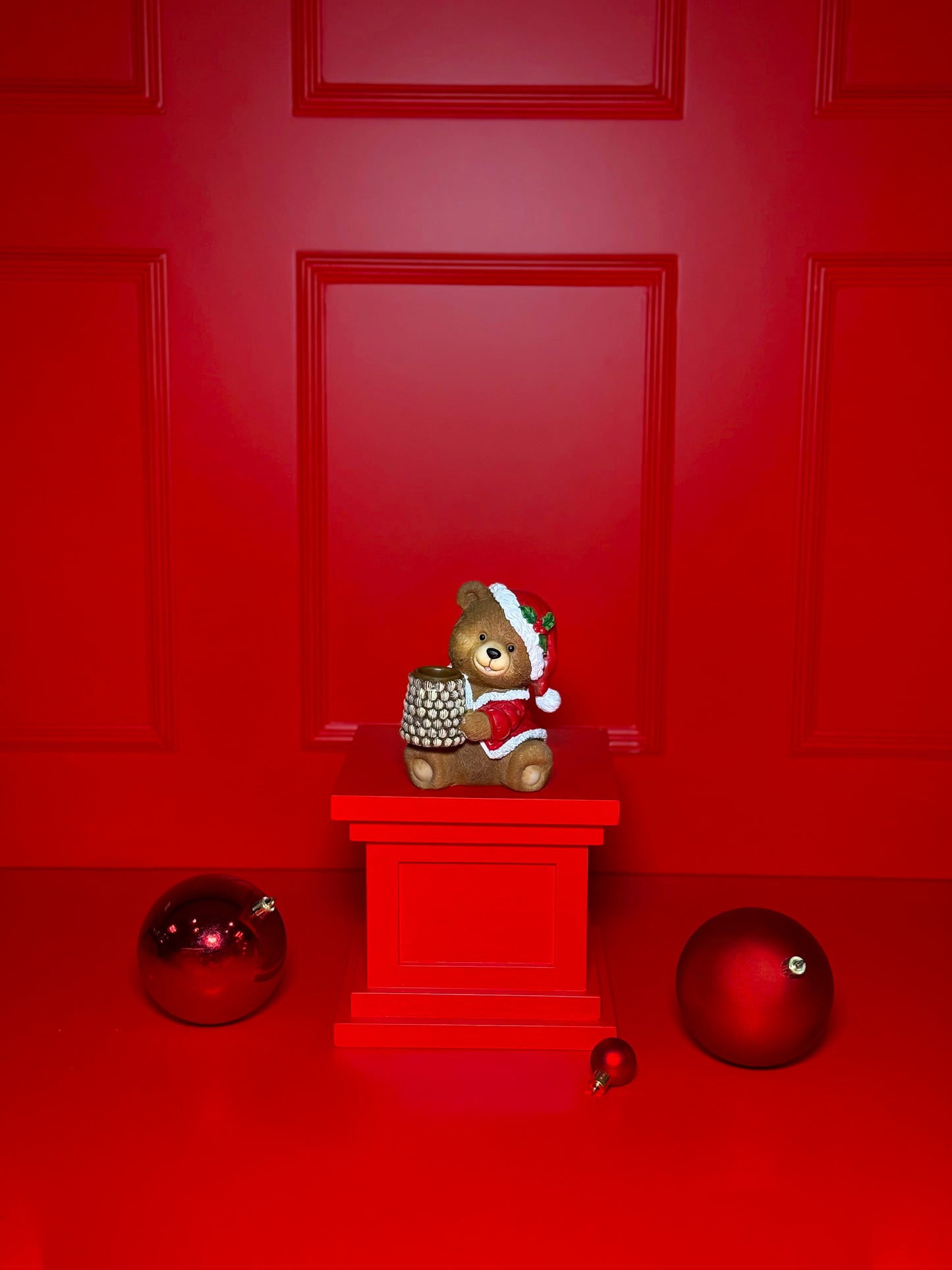 CANDELABRO URSO COM PINHAS