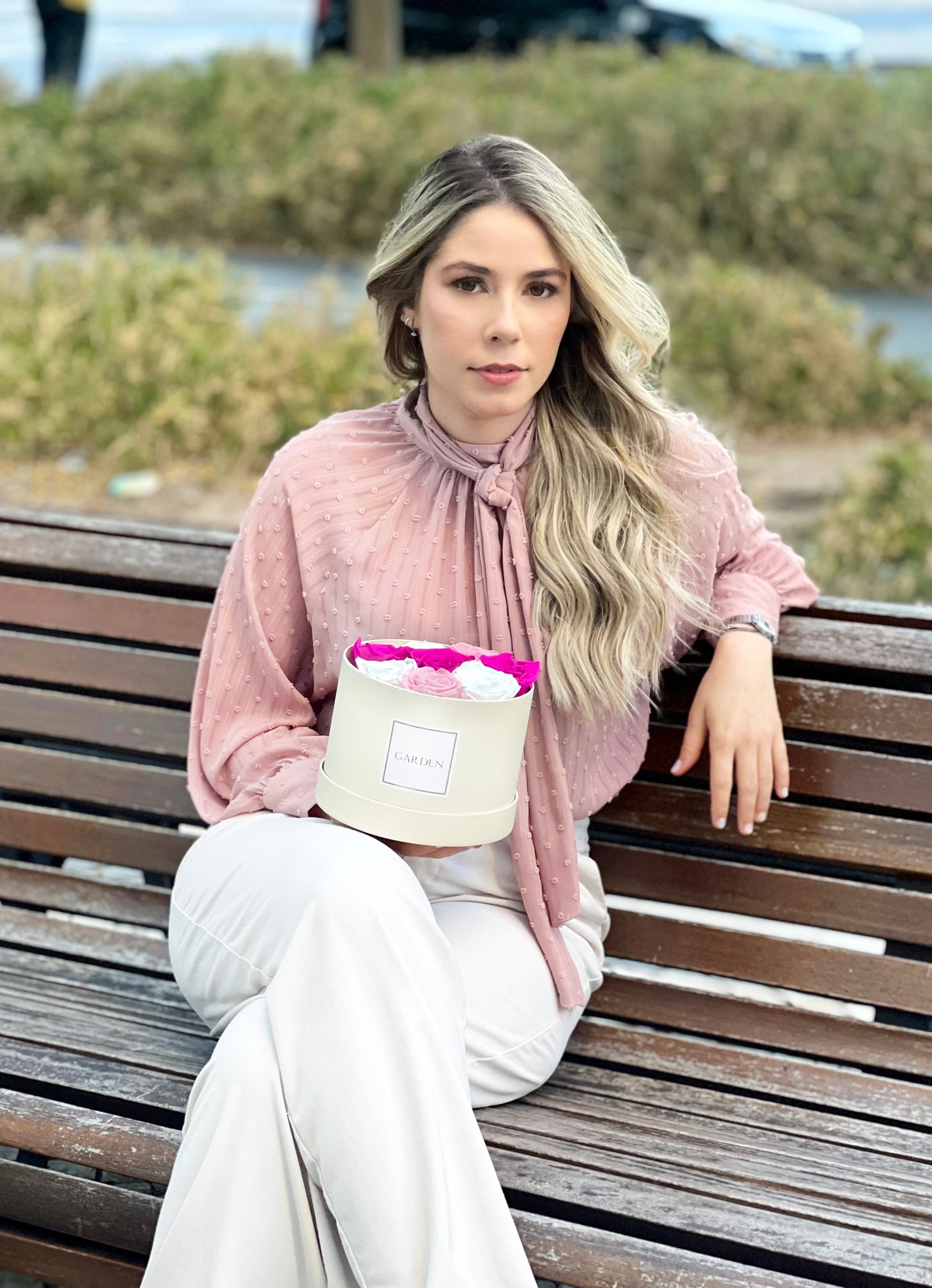 BOX COM ROSAS PRESERVADAS