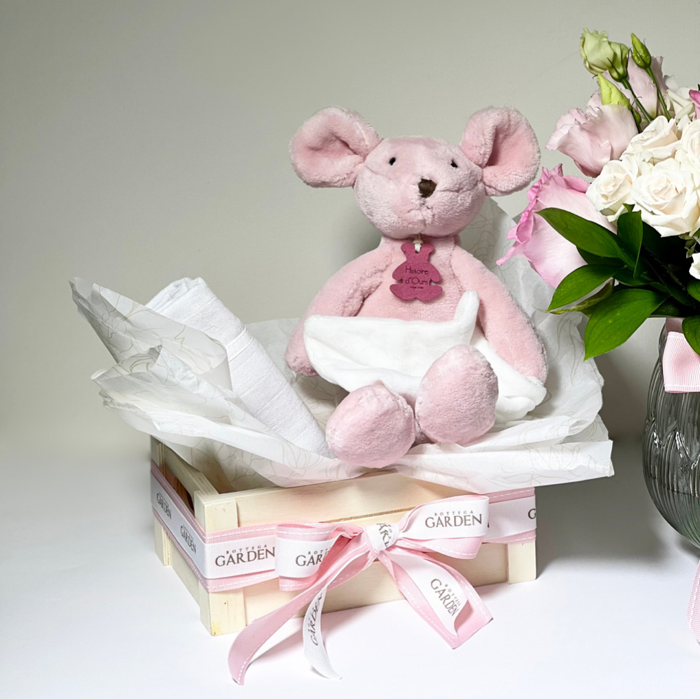 Caixa com Ursinho, Fraldinha bordada e Bouquet Baby Pink