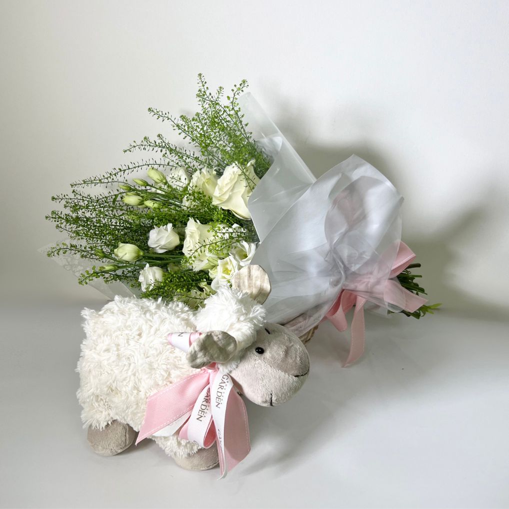 Bouquet campestre com Ovelhinha de Pelúcia