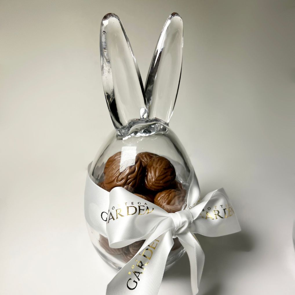 Cachepô de cristal com orelhas de coelho e 200g de chocolates
