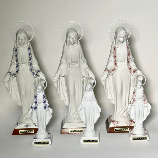 NOSSA SENHORA DAS GRAÇAS, COR: BRANCO, PINK E AZUL